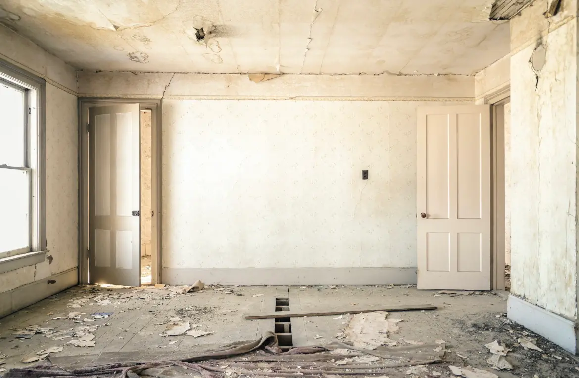 Waste disposal crew managing a cleanout project in Huguley